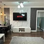 Two Bedroom Apartment Near Hyde Park