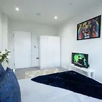 Luxury Penthouse In Canary Wharf - 3 Bedroom / 2 Bathroom