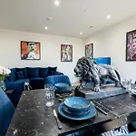 Luxury Penthouse In Canary Wharf - 3 Bedroom / 2 Bathroom