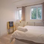 Modern Spacious 4-Bed House
