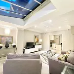 Mayfair 2 Bedroom With Large Private Terrace