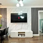 Hyde Park Comfortable Two Bedroom Apartment