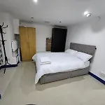 Savers Apartment Close To Emirates Stadium!