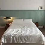 Golders Green Apartment