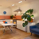 Stunning 3-Bedroom Townhouse In Superb Location