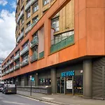 Luxurious Central London 1 Bed - Lake View