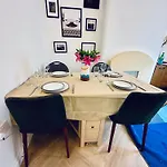Covent Garden Newly Renovated Apartment