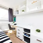 Student Only, Ensuite Room In A Apartment At London