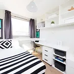 Student Only, Ensuite Room In A Apartment At London