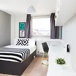 Student Only, Ensuite Room In A Apartment At London