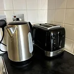Two Bedrooms Flat In Stratford