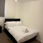 Two Bedrooms Flat In Stratford