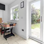 The Roundway Styles & Cosy Private Rooms In London