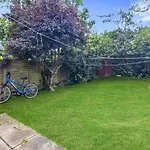 The Roundway Styles & Cosy Private Rooms In London