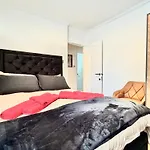 Newly Refurbished ,Chic, Attractive 3 Bedroom Flat