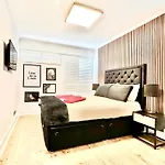 Newly Refurbished ,Chic, Attractive 3 Bedroom Flat