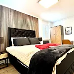 Newly Refurbished ,Chic, Attractive 3 Bedroom Flat