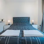 Brixton Village Flat- Private En-Suite Double Bedroom