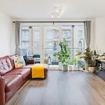 Brixton Village Flat- Private En-Suite Double Bedroom