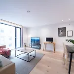 Lovely 1Br - Zone 1 - Station Nearby