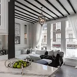 Beautiful & Luxurious 3 Bed Home, With Amazing Terrace