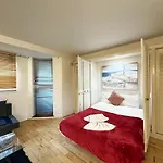 Chelsea Studio Apartment - Sleeps 4 - Near Cromwell Hospital