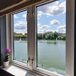 Wapping 700Sqft 2 Bedroom Apartment - South Facing Dockside Views - Secure Parking