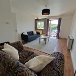Wapping 700Sqft 2 Bedroom Apartment - South Facing Dockside Views - Secure Parking