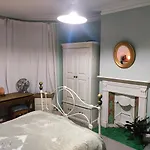 Cosy London Double Room Near Wimbledon