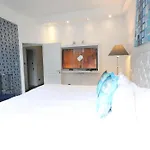Contemporary 3 Double Bedroom 2 Bathroom Haven In The Heart Of Chelsea Exquisite London Apartment With A Designer\'S Touch
