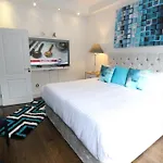 Contemporary 3 Double Bedroom 2 Bathroom Haven In The Heart Of Chelsea Exquisite London Apartment With A Designer\'S Touch
