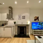 Entire Flat, Central London, Bank Payment To The Host Within 24H From The Reservation