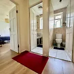 Whitechapel Rooms R2