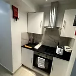 Lovely Hyde Park Studio Flat