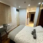 Lovely Hyde Park Studio Flat