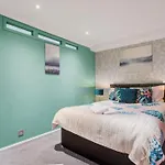 Hyde Park Two Bedroom Apartment