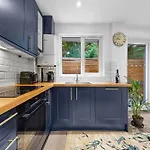 Modern 1 Bed Flat In Barnes Near River Thames