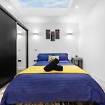 Modern 1 Bed Flat In Barnes Near River Thames