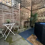 Camden Coach House By Livestay Short Lets & Serviced Accommodation London With Terrace Retreat & Parking