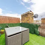 Luxurious & Modern 2 Bedroom Notting Hill Townhouse