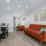 Flat In Queens Park