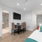 Flat In Queens Park