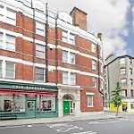 Charming Two-Bedroom Flat In Notting Hill