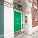 Charming Two-Bedroom Flat In Notting Hill
