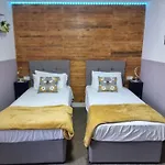 Quick N Easy Travel To Central London 2 Bed House