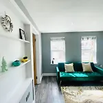 Bright Flat Near To Tower Bridge