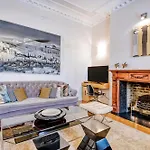 2 Bedroom Luxury Flat In South Kensington