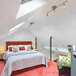 Designer 1 Bed Loft Apartment, Sw16