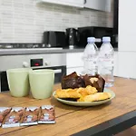 Studio9 Rooms - Next To Emirates Stadium - Budget Rooms With Shared Bathroom