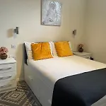 Grays Inn Road - Room 1